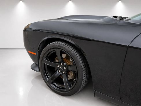 Used 2018 Dodge Challenger R/T Scat Pack w/ Leather Interior Group RWD image 19