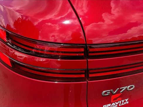 Used 2022 Genesis GV70 3.5T Sport w/ Sport Prestige Package AWD/4WD image 23