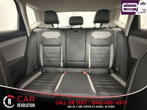 Used 2022 Volkswagen Taos SEL w/ Panoramic Sunroof Package image 14