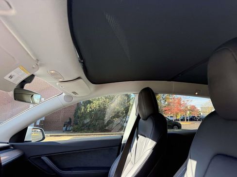 Used 2022 Tesla Model Y Long Range image 20