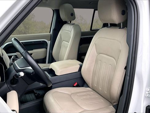 Used 2022 Land Rover Defender 110 SE image 25