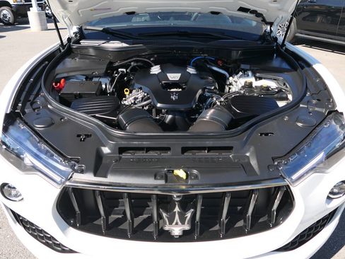 Used 2024 Maserati Levante GT Ultima AWD/4WD image 30