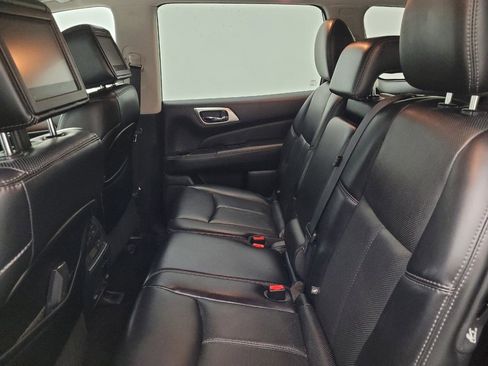Used 2017 Nissan Pathfinder Platinum w/ Family Entertainment Package AWD/4WD image 18