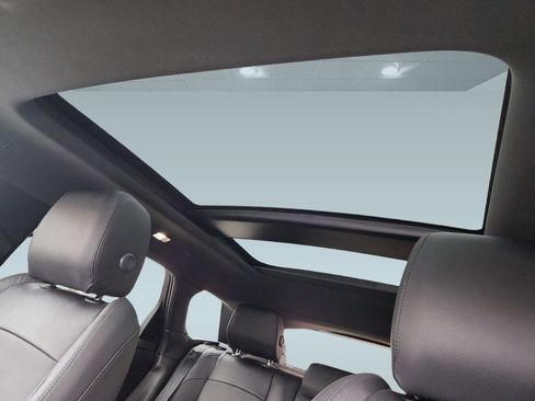 Used 2024 Land Rover Range Rover Evoque Dynamic SE image 30