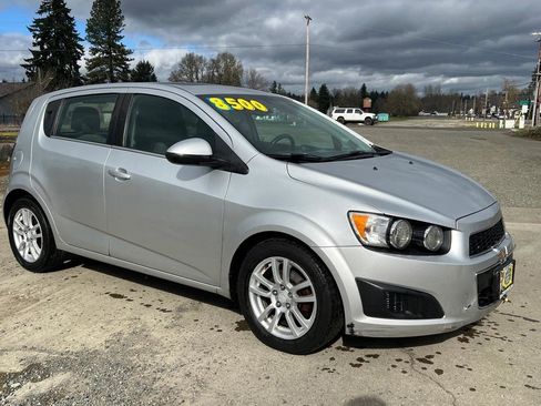 Used 2016 Chevrolet Sonic LT w/ Fun and Sun Package image 13