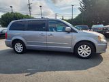 Used 2014 Chrysler Town & Country Touring image 4