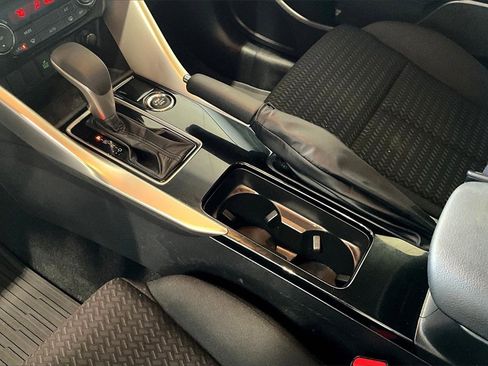 Used 2025 Mitsubishi Eclipse Cross ES image 11
