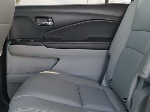 Used 2021 Honda Pilot Black Edition image 17