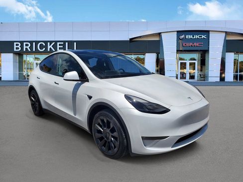 Used 2023 Tesla Model Y 2WD image 2