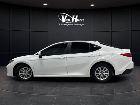 Used 2025 Toyota Camry LE FWD image 4