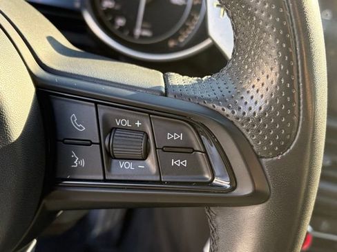 Used 2022 Alfa Romeo Giulia Veloce image 24