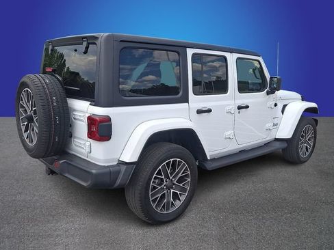 Used 2023 Jeep Wrangler Unlimited Sahara w/ Cold Weather Group AWD/4WD image 4