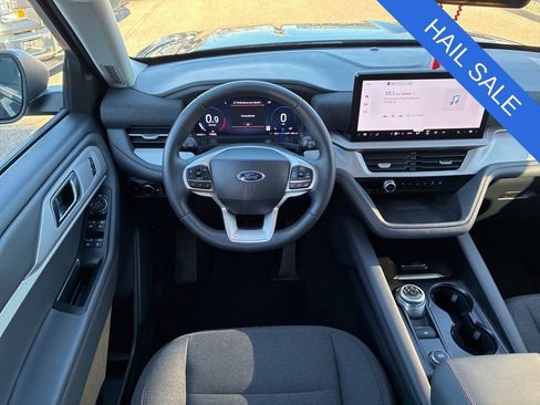 Used 2025 Ford Explorer Active AWD/4WD image 13