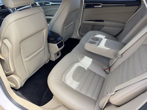 Used 2016 Ford Fusion SE w/ Equipment Group 202A FWD image 19