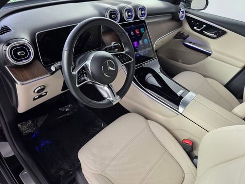 Used 2025 Mercedes-Benz GLC 300 image 10