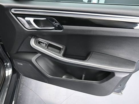 Used 2017 Porsche Macan GTS w/ Premium Package Plus image 36