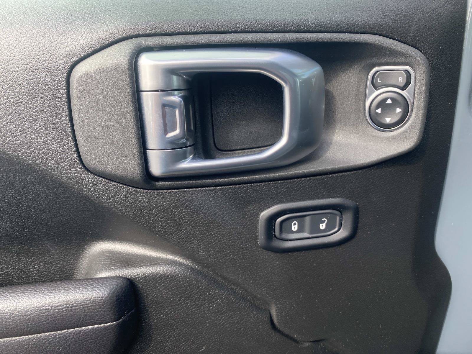 Used 2024 Jeep Wrangler Unlimited Sport AWD/4WD image 20