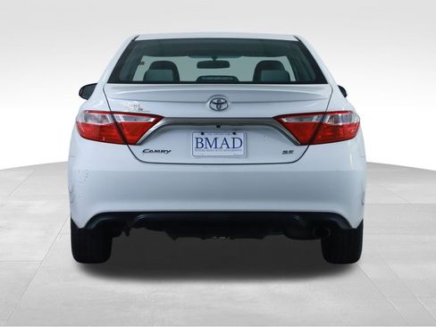 Used 2016 Toyota Camry SE image 10