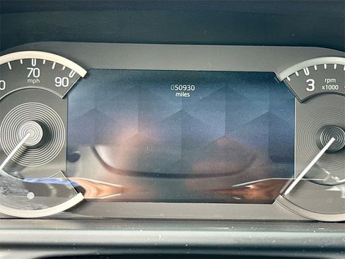 Used 2023 Land Rover Defender 90 SE image 13