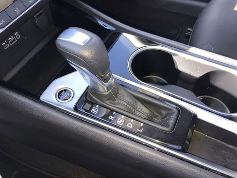 Used 2024 Nissan Altima 2.5 SV image 19