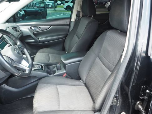 Used 2019 Nissan Rogue SV w/ Premium Package FWD image 10