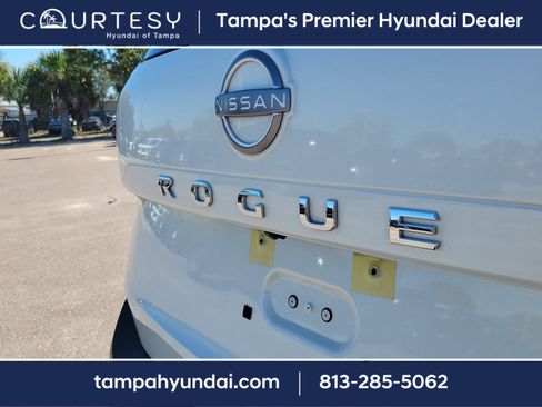 Used 2023 Nissan Rogue SV image 6