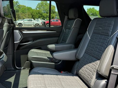 Used 2025 Cadillac Escalade Sport Platinum w/ LPO, ONYX Package AWD/4WD image 37