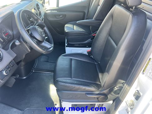 Used 2025 Mercedes-Benz Sprinter 2500 image 19