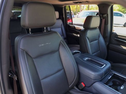 Used 2021 GMC Yukon XL Denali w/ Denali Premium Package AWD/4WD image 32