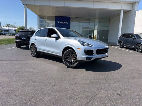 Used 2017 Porsche Cayenne Platinum Edition image 2