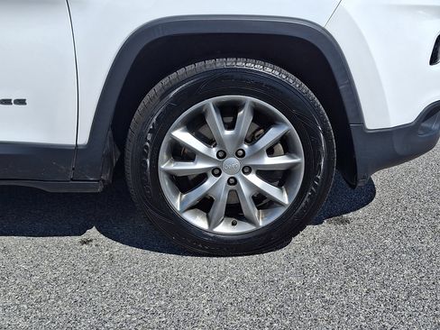 Used 2018 Jeep Cherokee Limited AWD/4WD image 8