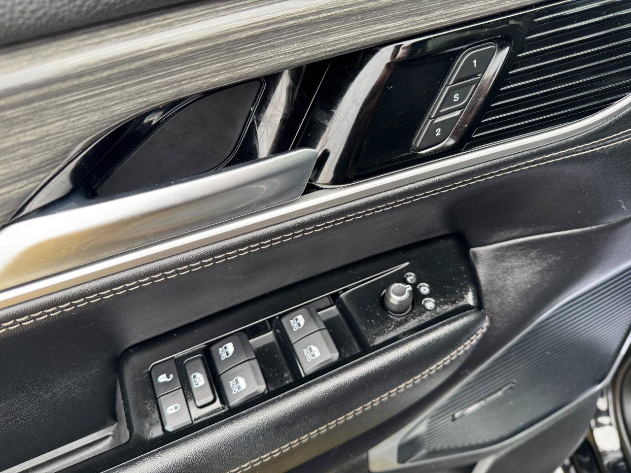 Used 2024 Jeep Wagoneer L Series II AWD/4WD image 29