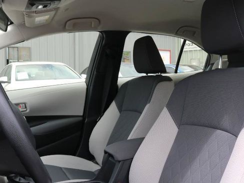 Used 2025 Toyota Corolla LE FWD image 8