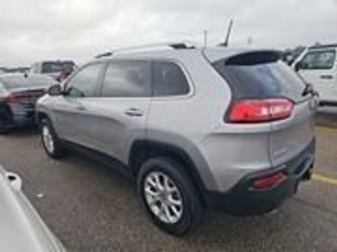 Used 2017 Jeep Cherokee Latitude w/ Comfort/Convenience Group image 4