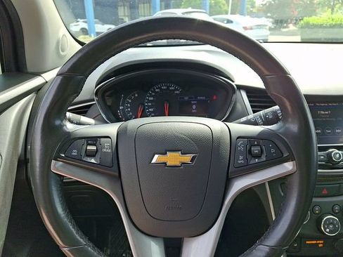 Used 2020 Chevrolet Trax LT w/ LT Convenience Package FWD image 22