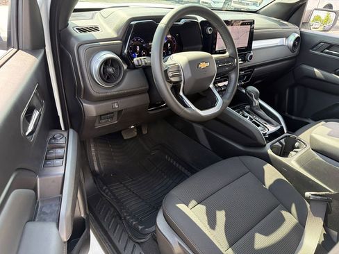 Used 2024 Chevrolet Colorado LT AWD/4WD image 17