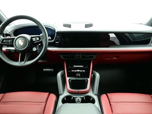 Certified 2025 Porsche Cayenne AWD/4WD image 11