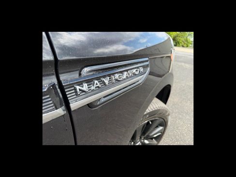 Used 2024 Lincoln Navigator Reserve AWD/4WD image 17