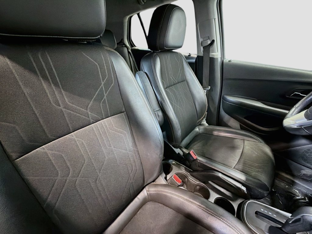 Used 2019 Chevrolet Trax LT w/ LT Convenience Package FWD image 24