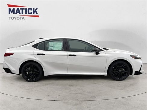 New 2026 Toyota Camry Hybrid image 8