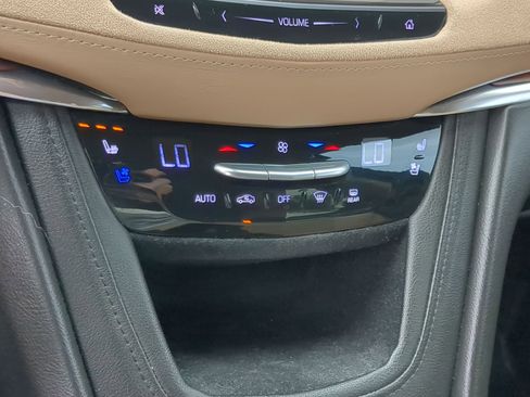 Used 2018 Cadillac XT5 Platinum image 18