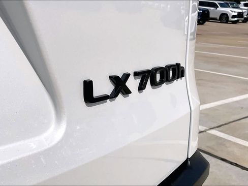 New 2026 Lexus LX 700h Luxury image 7