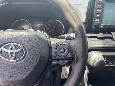 Used 2021 Toyota RAV4 LE AWD/4WD image 20