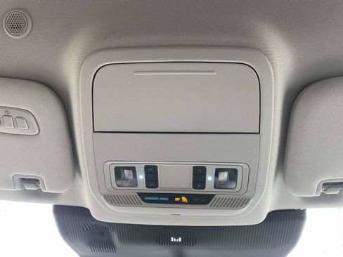 Used 2025 Ford Explorer Active w/ Active Comfort Package RWD image 28