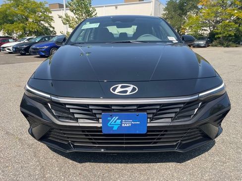 New 2026 Hyundai Elantra SE image 2