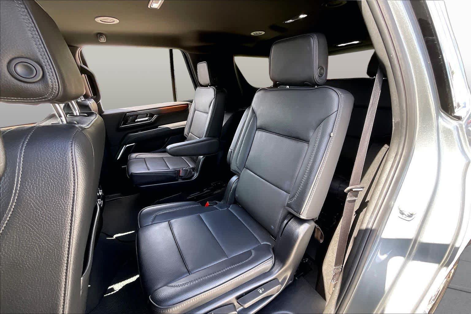 Used 2025 GMC Yukon Denali RWD image 19