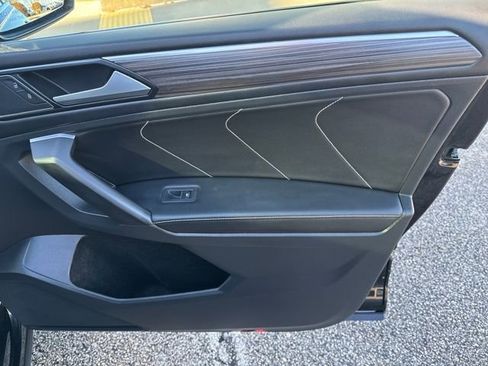 Certified 2022 Volkswagen Tiguan SEL R-Line image 36