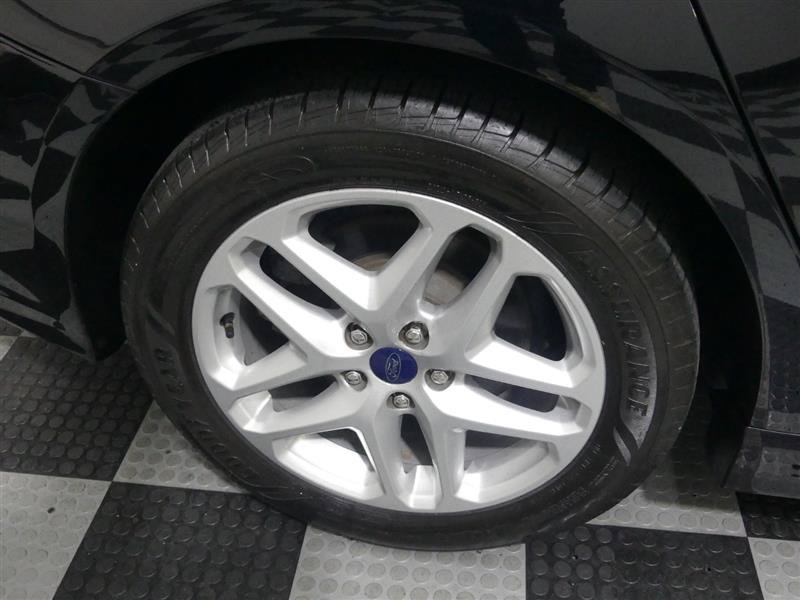 Used 2019 Ford Fusion SE FWD image 16