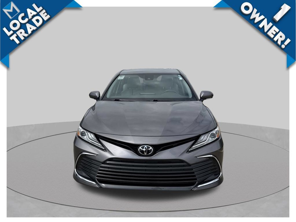 Used 2021 Toyota Camry XLE FWD image 2