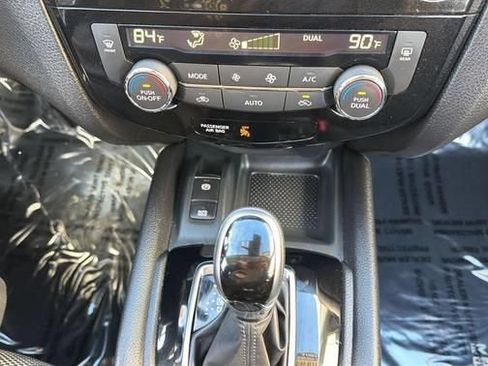 Used 2022 Nissan Rogue Sport SV w/ Technology Package AWD/4WD image 17